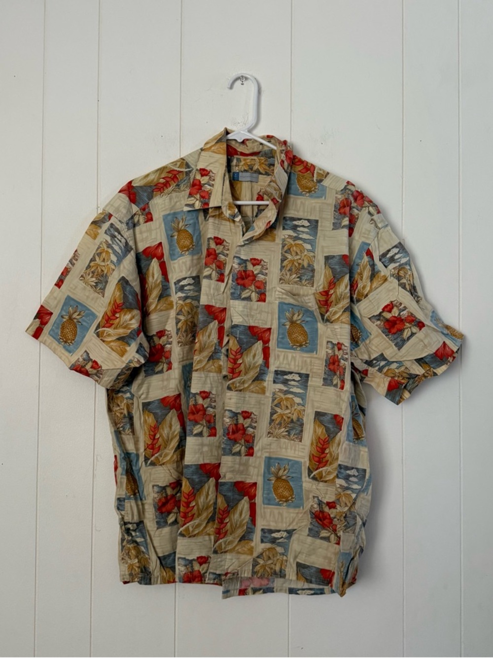 Half Moon Bay Casual Pineapple Print Button-Down Shirt Blue & Red Accents